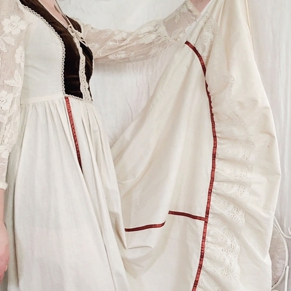 Vintage Gunne Sax Dress, 1970s authentic velvet & lace renaissance style - Picture 8 of 12